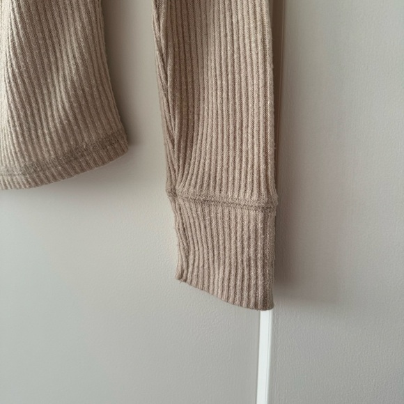 Abercrombie & Fitch Women’s Long-Sleeve Slouch Tee size XS - Picture 5 of 6